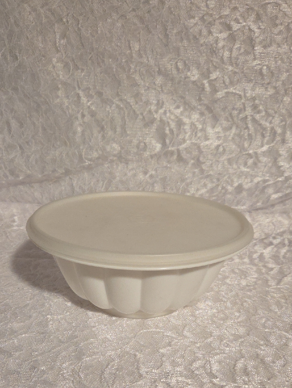Tupperware: Jello Mold with Lid and 1 Insert Designs